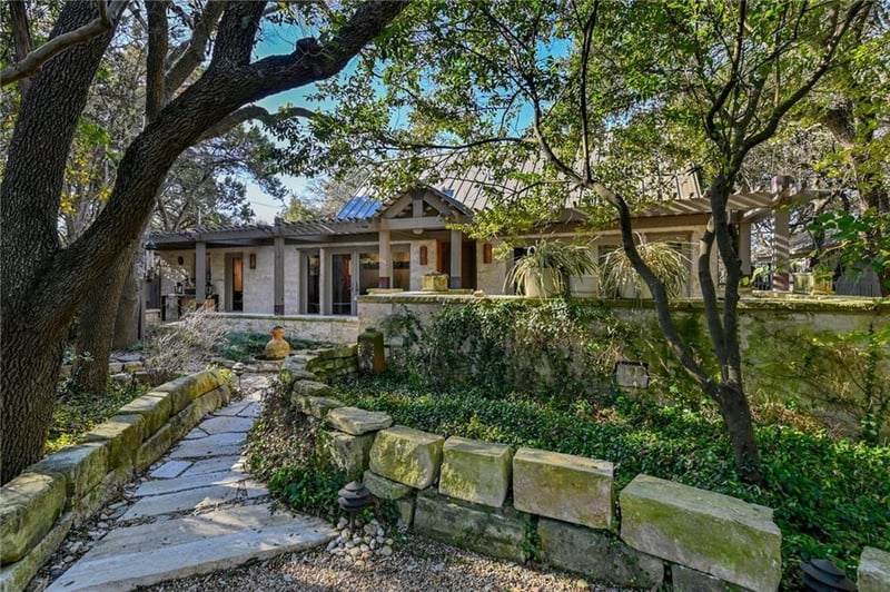 Virtual tour of 10101 Falcon Ridge DR