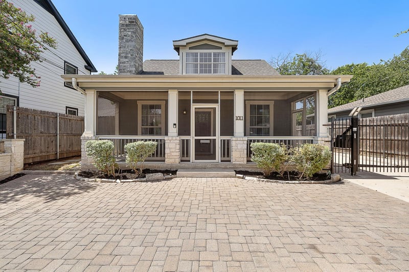 Virtual tour of 1011 E 38th 1/2 ST