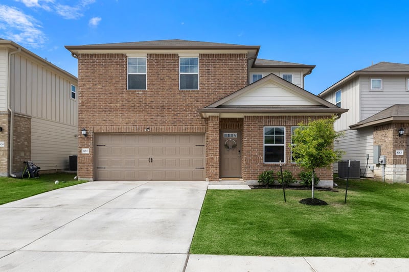 Virtual tour of 1011 Round Bale RD