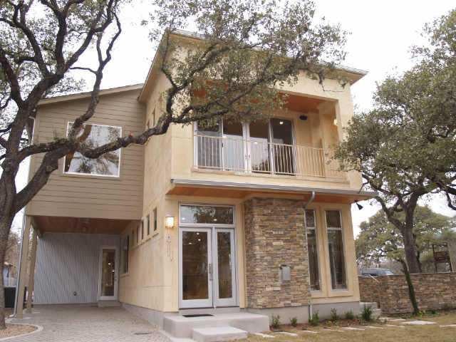 Virtual tour of 1011 W Milton St