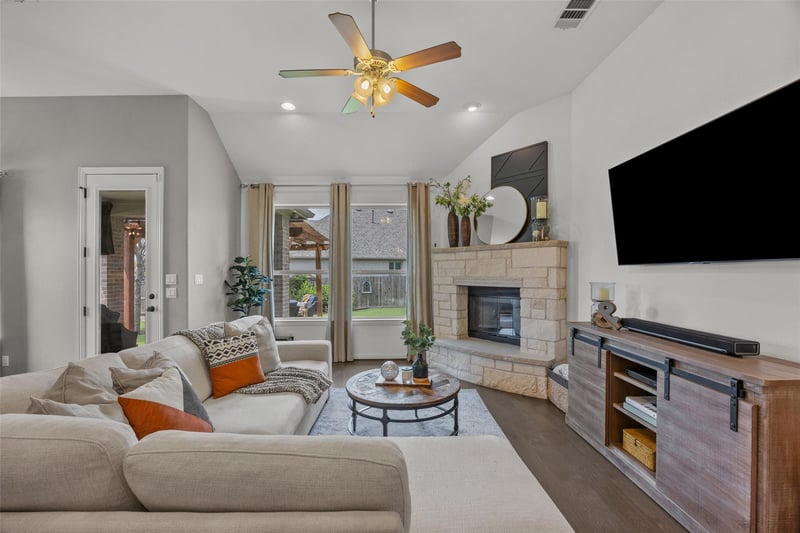 Virtual tour of 1012 Discovery Well DR