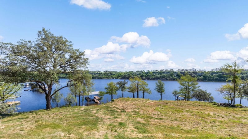 Virtual tour of 1013 Lake Shore DR