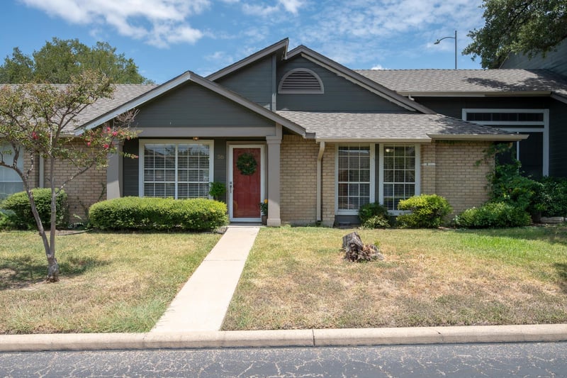 Virtual tour of 1015 E Yager Ln Unit #58
