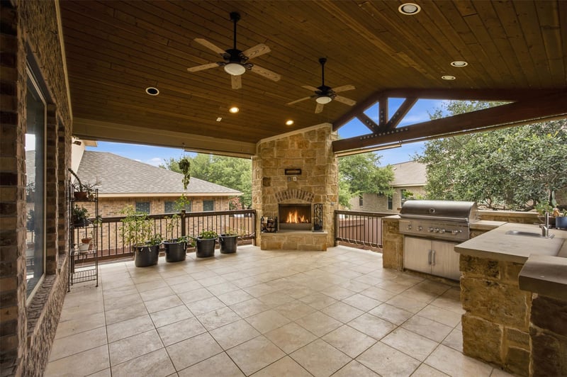 Virtual tour of 1016 Winding Way DR