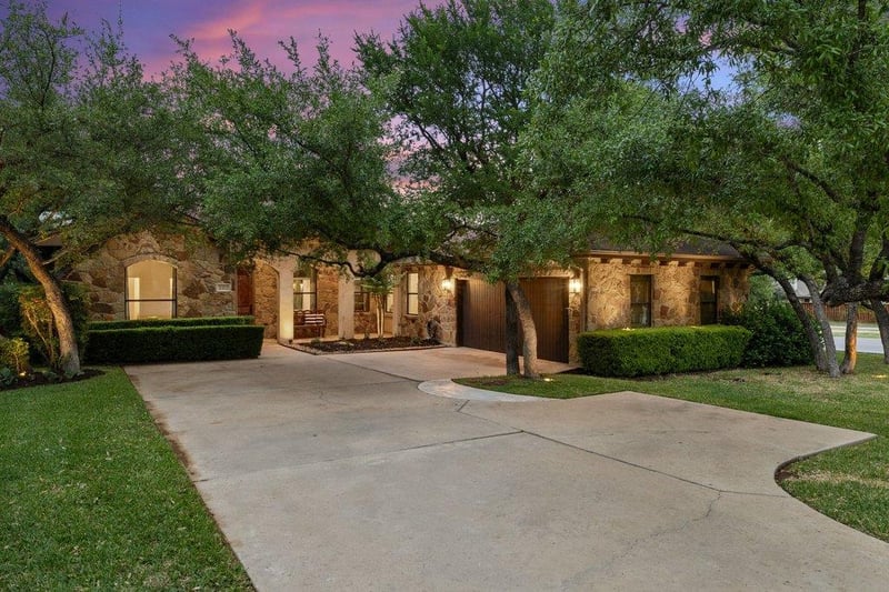 Virtual tour of 102 Blue Jay Dr