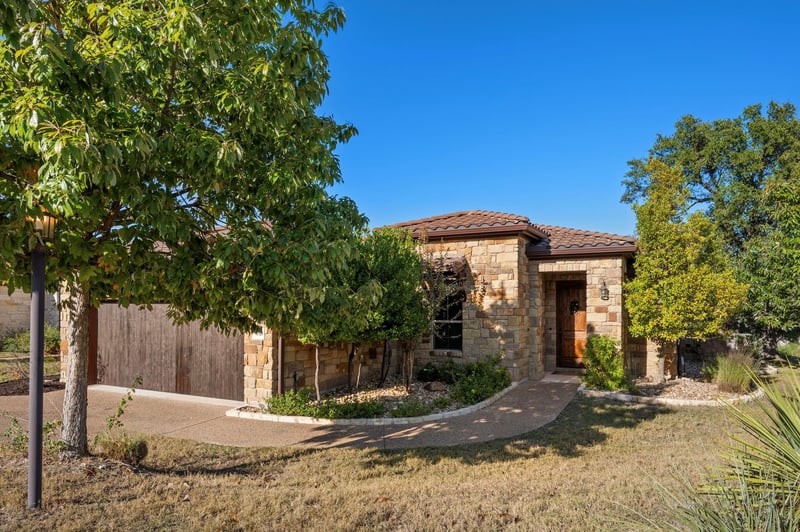Virtual tour of 102 Cedar Glen CV