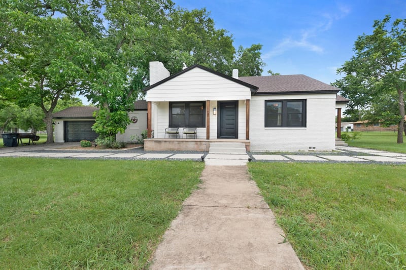 Virtual tour of 102 Elmo ST