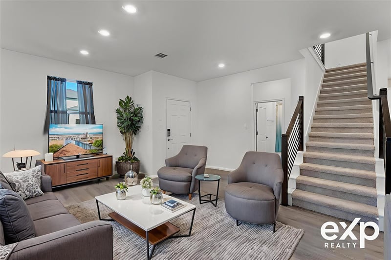 Virtual tour of 102 Gracie WAY