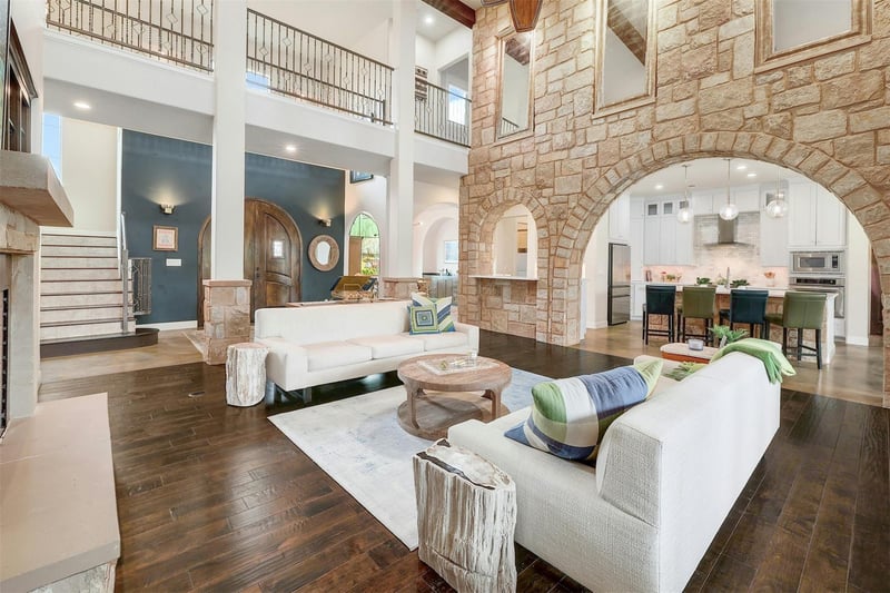Virtual tour of 102 Pine Barrens CT