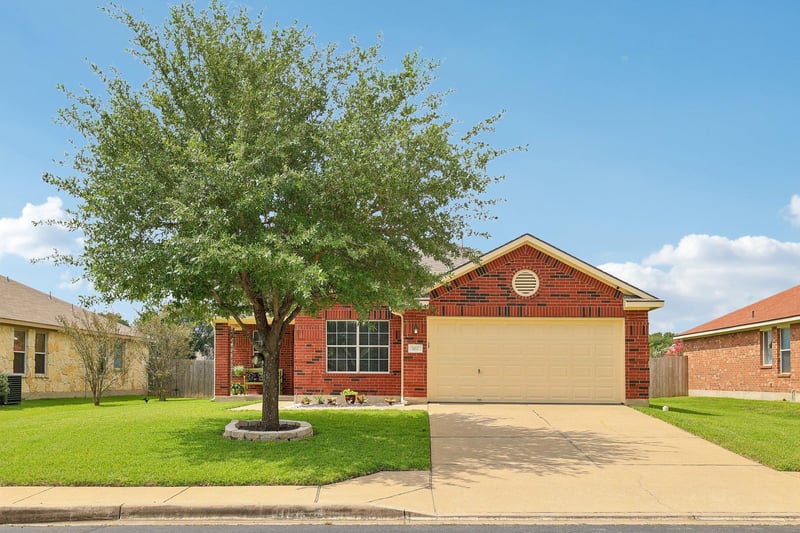 Virtual tour of 102 Thompson TRL
