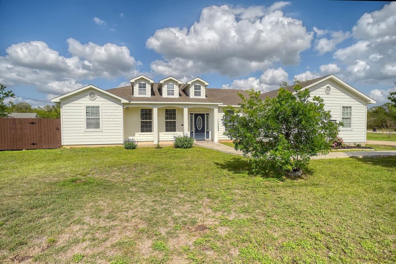 Virtual tour of 102 W Oak LOOP