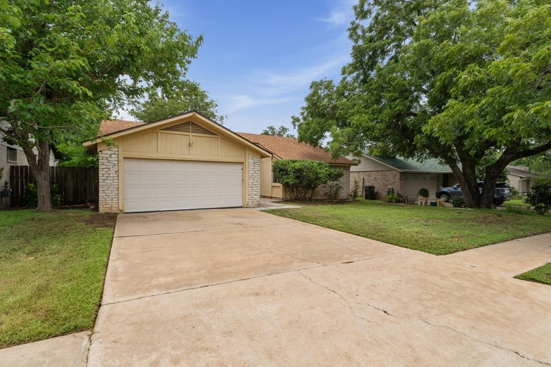Virtual tour of 10218 Missel Thrush DR