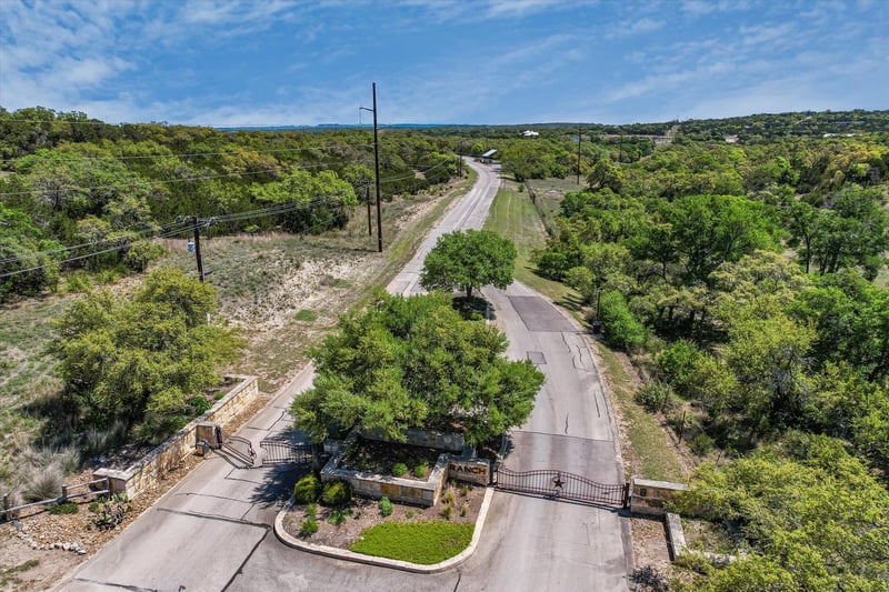 Virtual tour of 1022 Broken Spoke