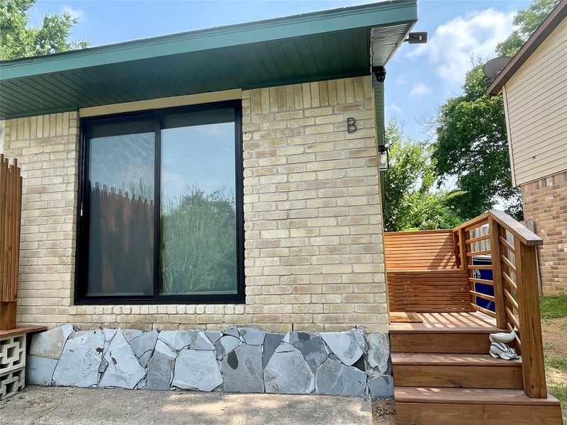 Virtual tour of 1023 Nile ST Unit #B
