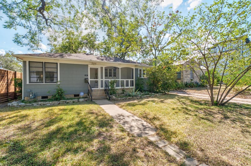 Virtual tour of 1027 E 43rd St