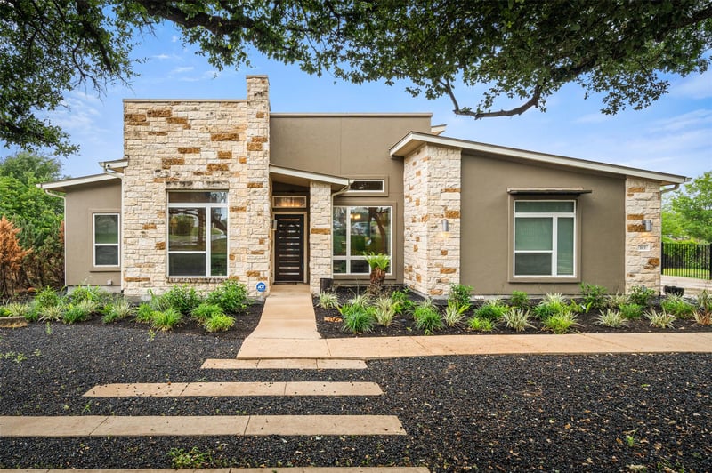 Virtual tour of 103 Ancient Oak Way
