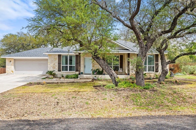 Virtual tour of 103 Leaning Oak CIR