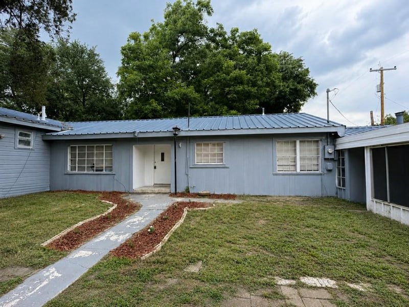 Virtual tour of 103 W Beaumont