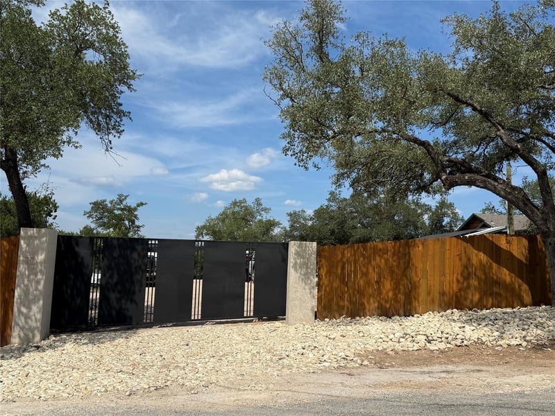 Virtual tour of 10300 Little Creek Cir