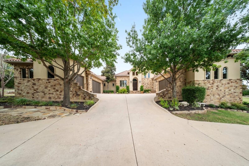 Virtual tour of 10300 Milky Way DR
