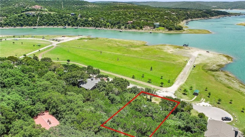 Virtual tour of 10304 Lakeside Dr