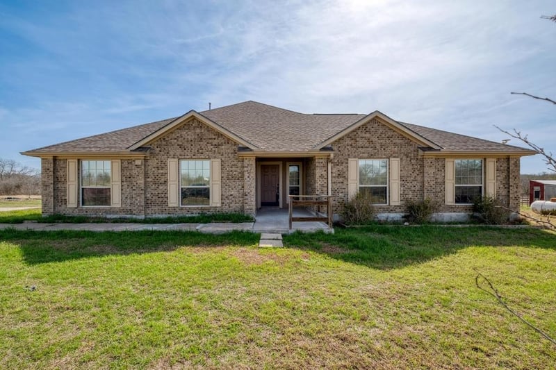 Virtual tour of 1073 Brushy Branch Rd