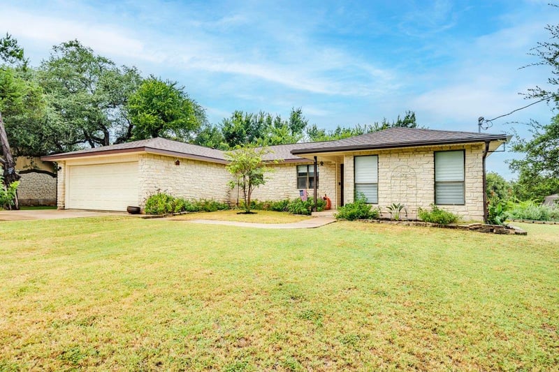 Virtual tour of 104 Clear Springs RD