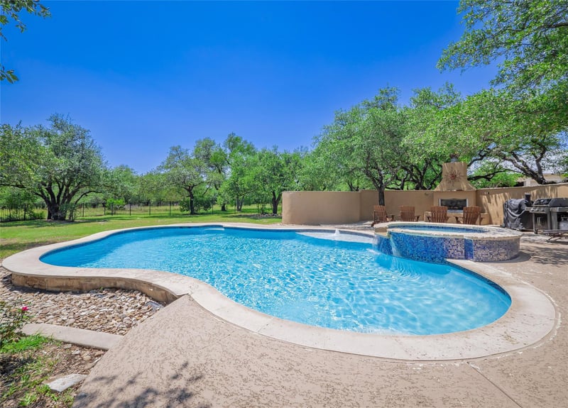 Virtual tour of 104 E Rustle Cv