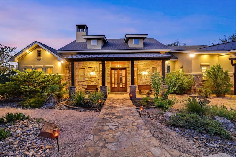 Virtual tour of 104 Mesa Dr