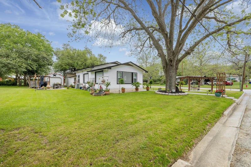 Virtual tour of 104 N Bright ST
