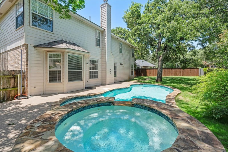 Virtual tour of 104 Whitechapel CT