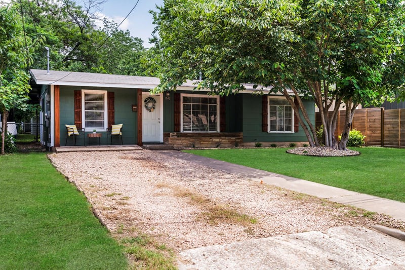Virtual tour of 1040 Rosemont St
