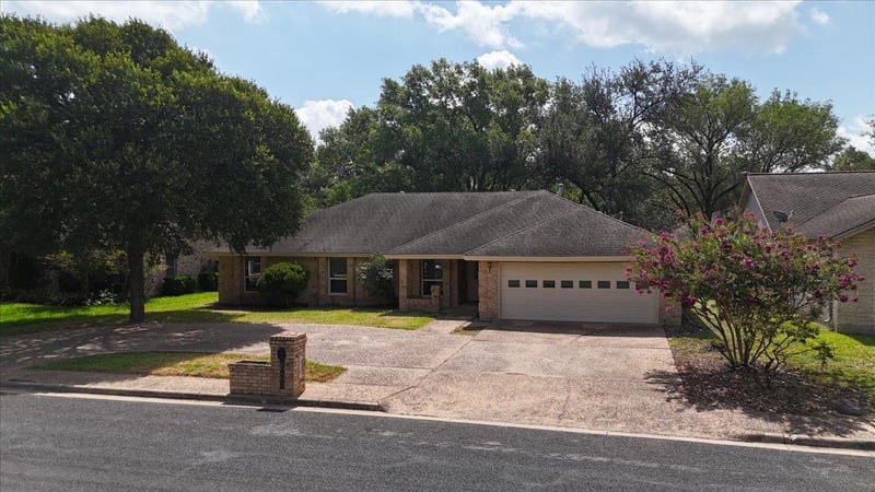 Virtual tour of 10403 Pinehurst DR