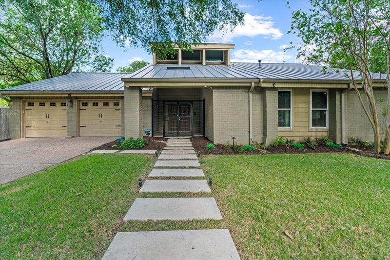 Virtual tour of 10408 Pinehurst DR