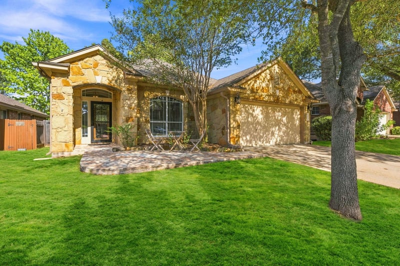 Virtual tour of 10416 Big Thicket Dr