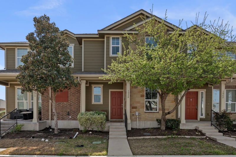 Virtual tour of 1044 Lost Pines LN