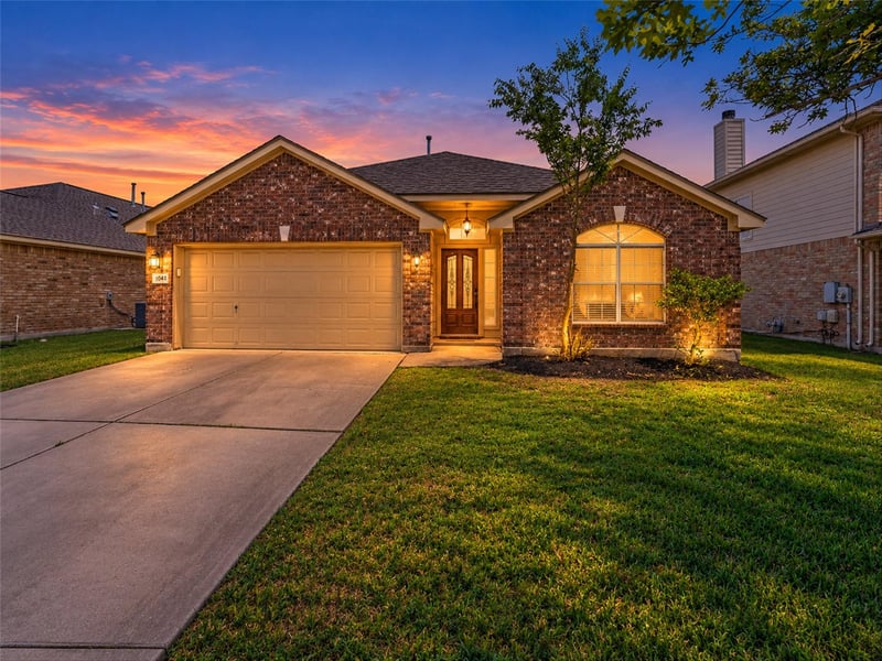 Virtual tour of 1049 Regency Ln