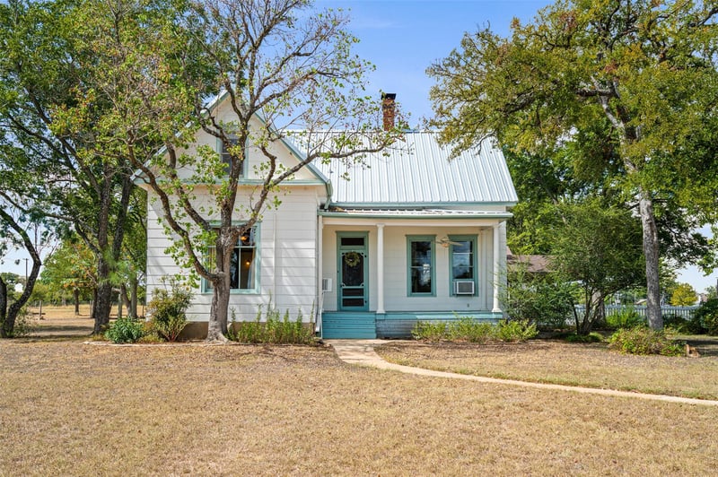 Virtual tour of 105 Davis Dr