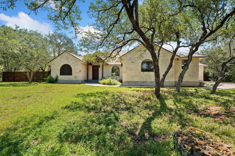 Virtual tour of 105 N Laurelwood DR