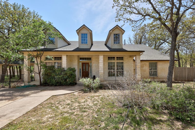 Virtual tour of 105 Oak Plaza Dr