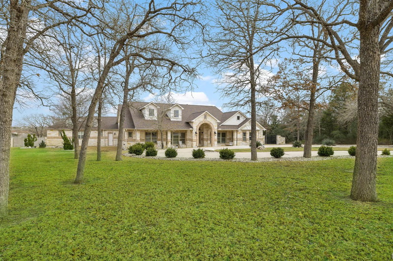 Virtual tour of 105 Old Settlers Dr