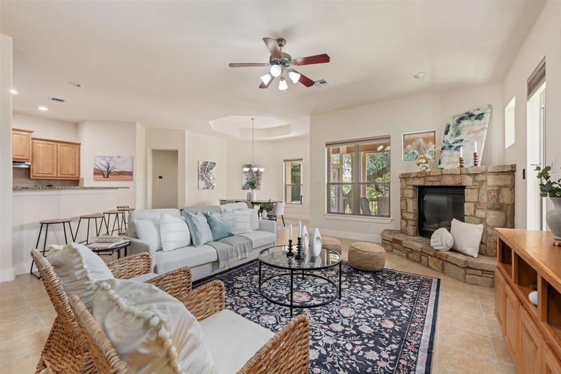Virtual tour of 105 Outcrop View LN