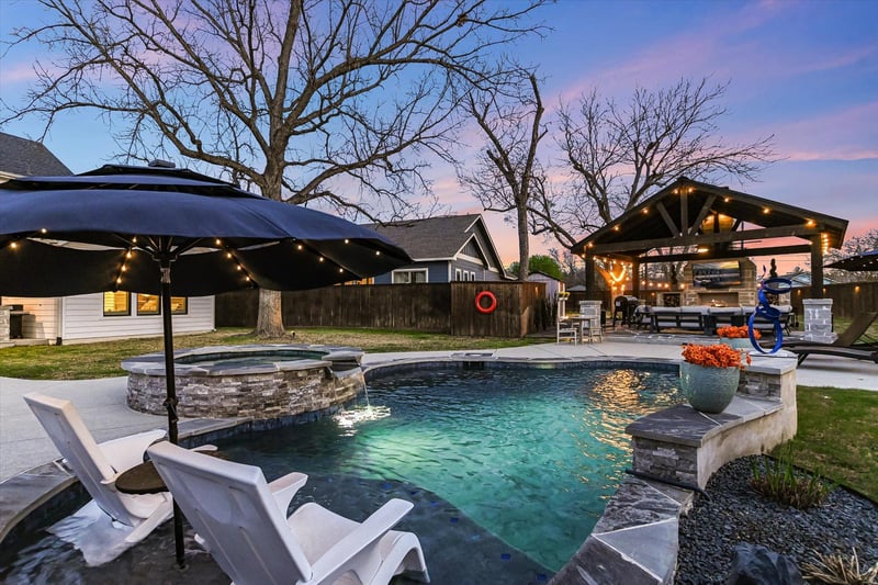 Virtual tour of 105 Retreat PL