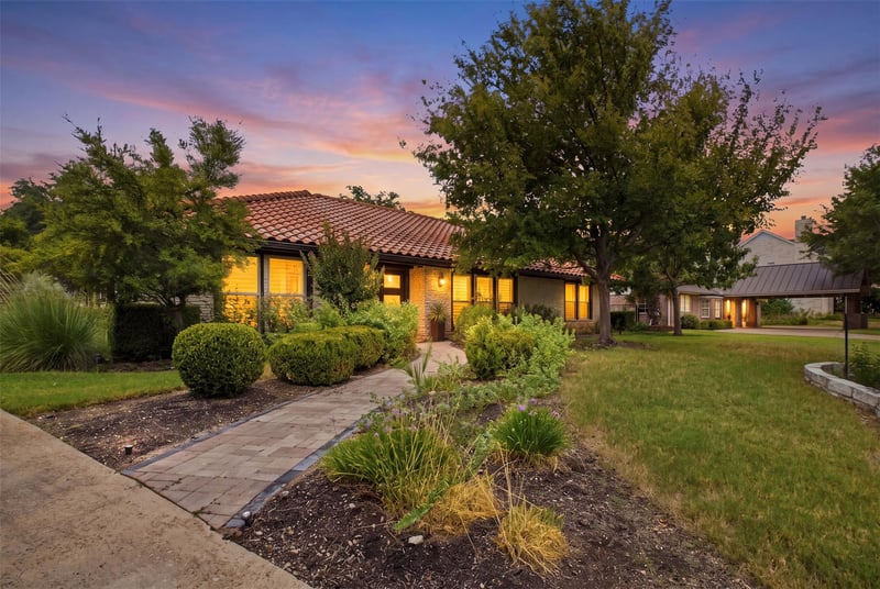 Virtual tour of 105 Tallstar Dr