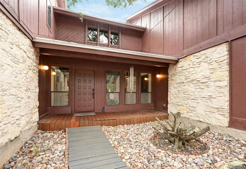 Virtual tour of 105 Westward CV