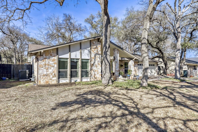 Virtual tour of 10502 Timbercrest LN