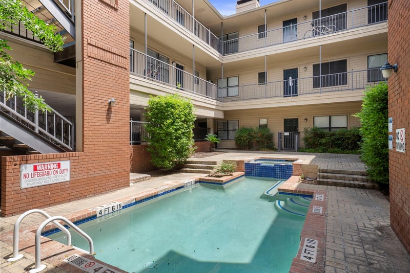 Virtual tour of 106 E 30th ST Unit #303