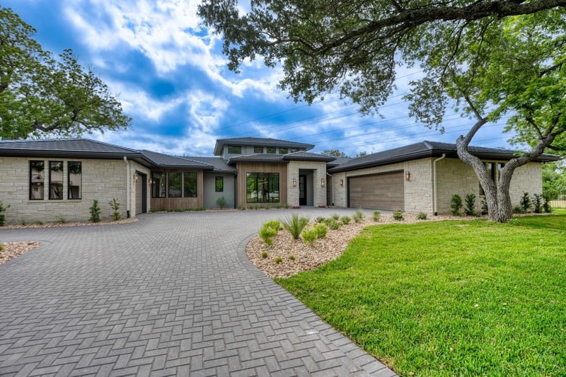 Virtual tour of 106 Edwards CIR