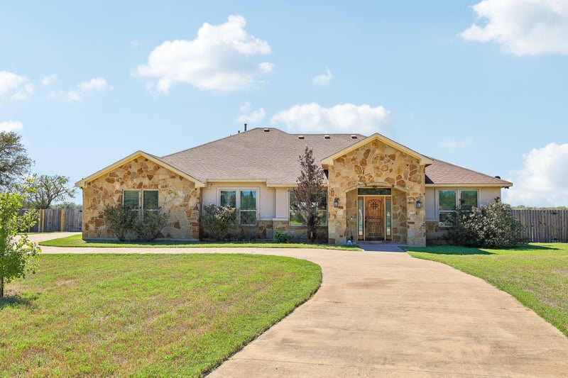 Virtual tour of 106 Eland Ave
