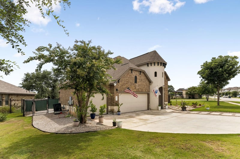Virtual tour of 106 Groesbeck LN